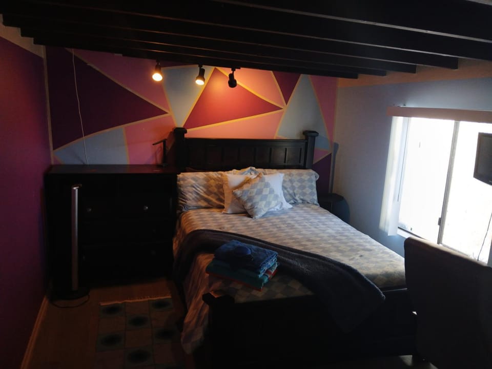 Handcraft Cabin LAX Port of LA 20 min away Cabin in Lomita