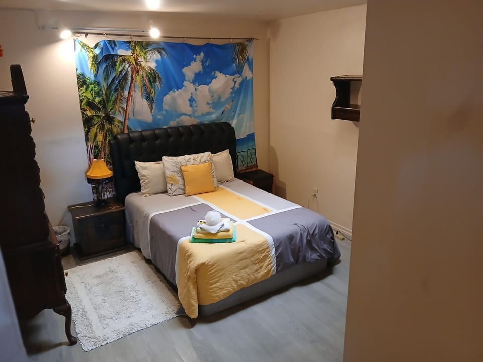 Handcraft Cabin LAX Port of LA 20 min away Cabin in Lomita