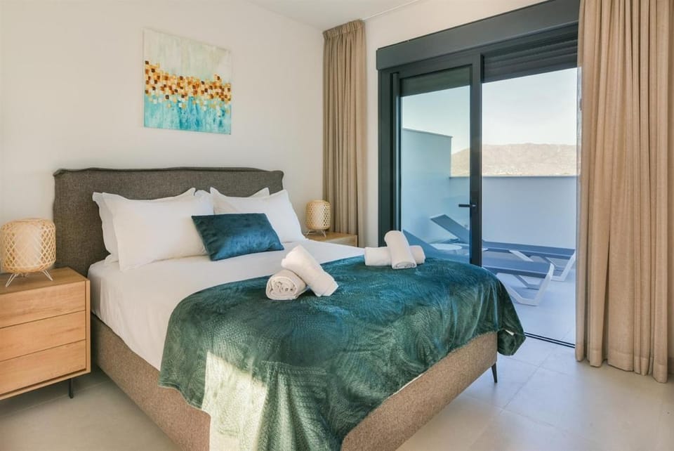 Penthouse with sea views Apartment in Sitio de Calahonda