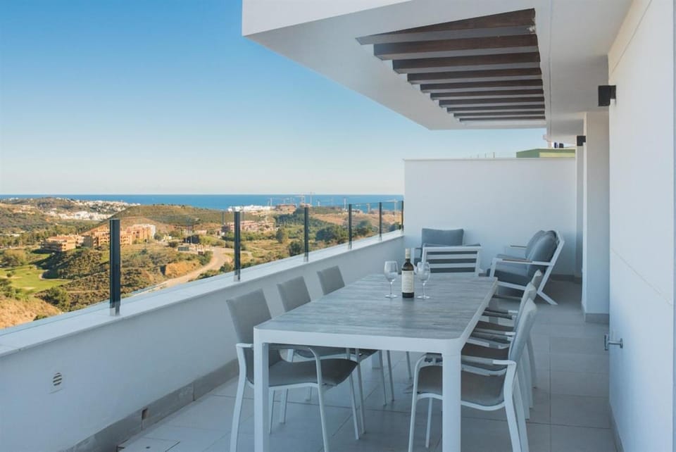 Penthouse with sea views Apartment in Sitio de Calahonda