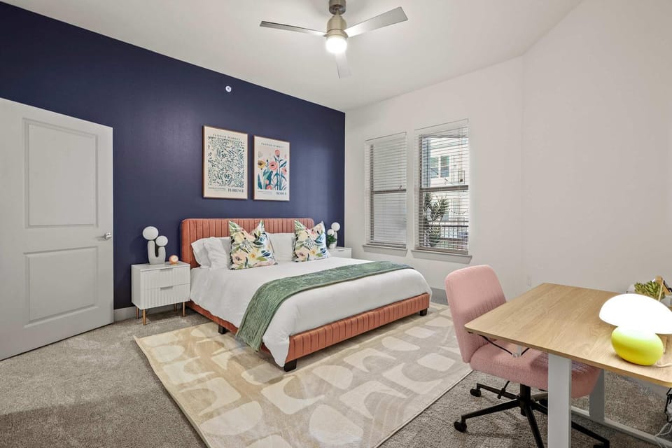 Bed, Living room, Photo of the whole room, Seating area, Dining area, Bedroom, fireplace