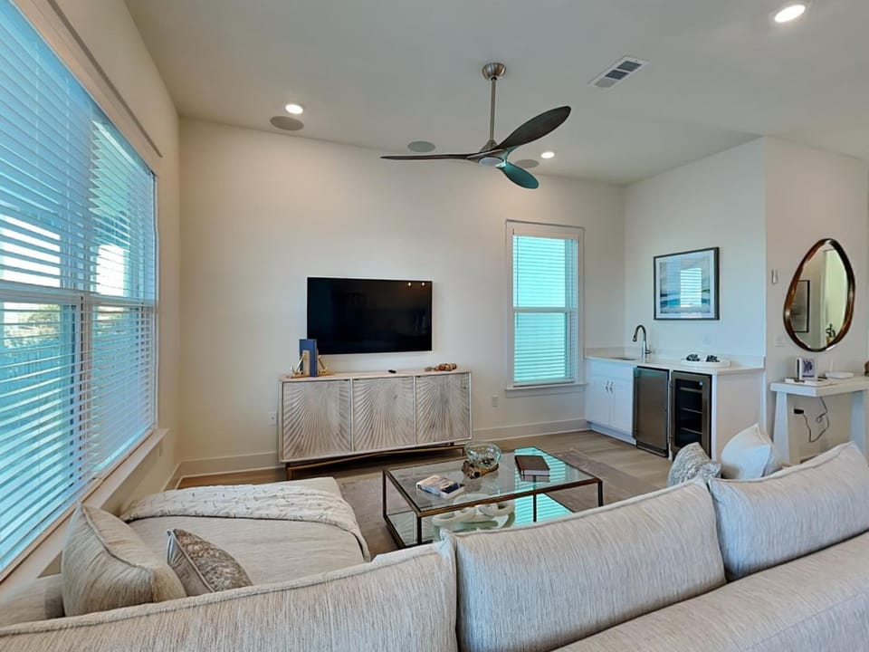 Yacht Harbor House House in Ono Island