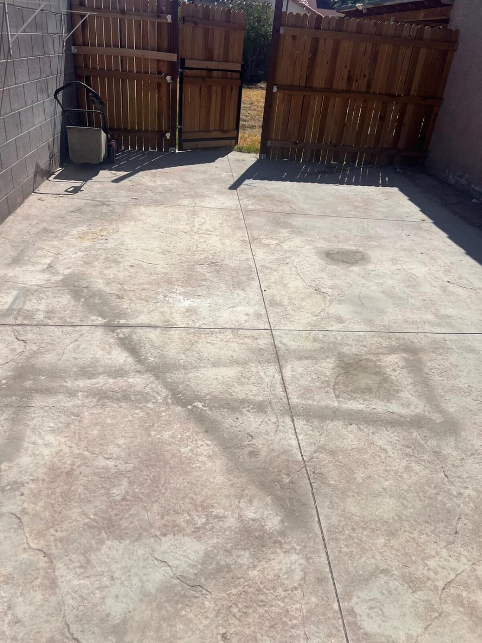 Patio, Day, Parking