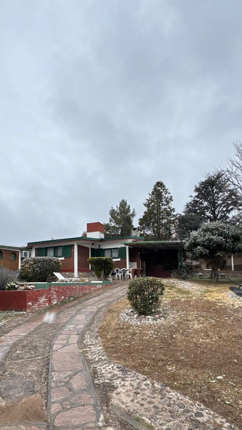 Los Prados House in Villa Giardino