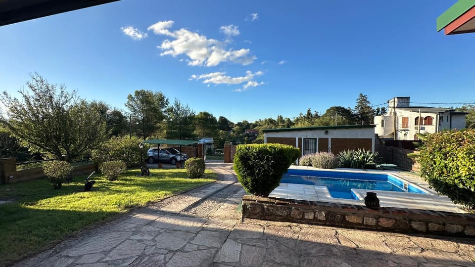 Los Prados House in Villa Giardino