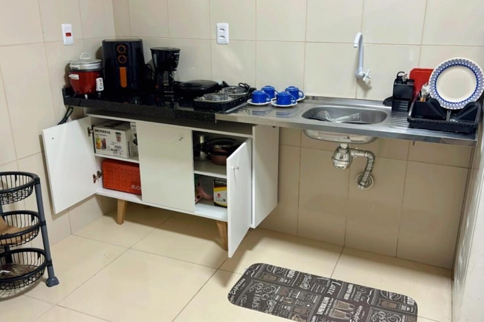 Coffee/tea facilities, Kitchen or kitchenette, stove, toaster