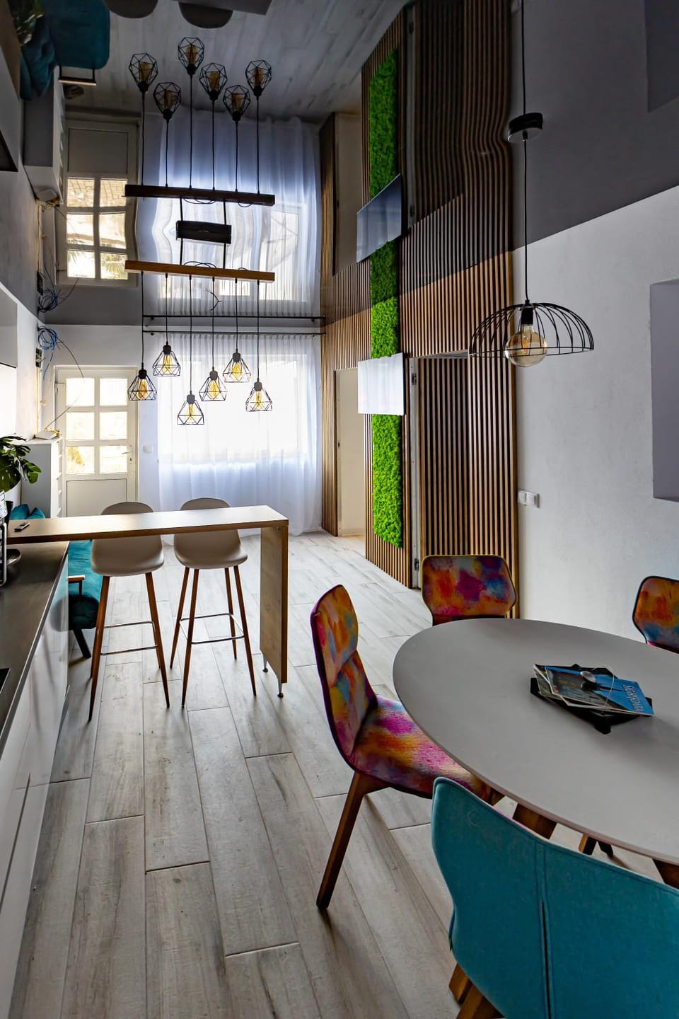 Kitchen or kitchenette, Seating area, Dining area