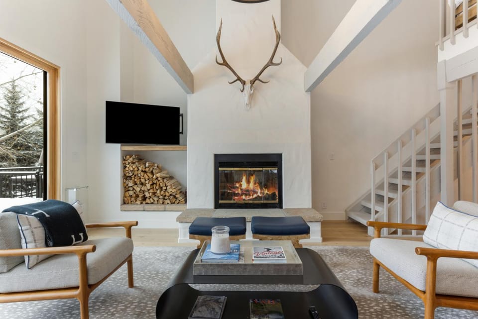 Novelle Chalet - Renovated, Chic Contemporary Home on Gore Creek with Hot Tub House in Vail