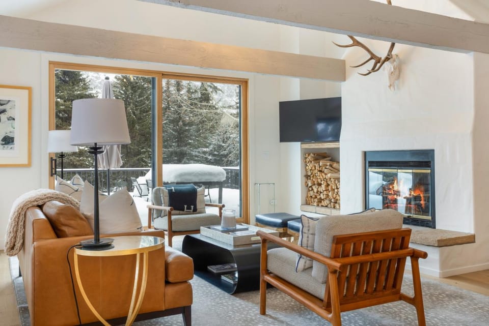 Novelle Chalet - Renovated, Chic Contemporary Home on Gore Creek with Hot Tub House in Vail