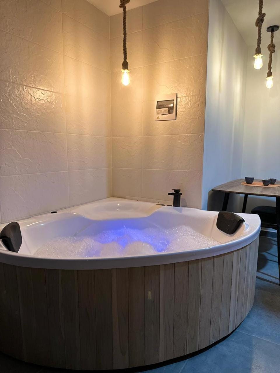 Hot Tub, Hot Tub