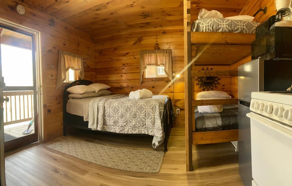 Campfire Cabin, Red River Gorge, KY, River Access & Views Cabin in Kentucky