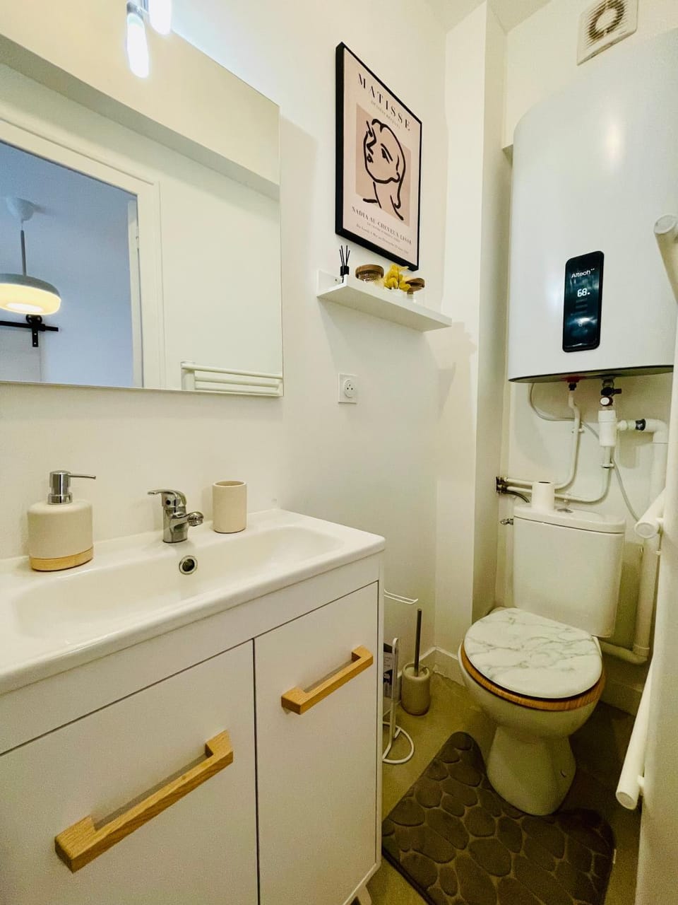 Shower, Toilet, towels