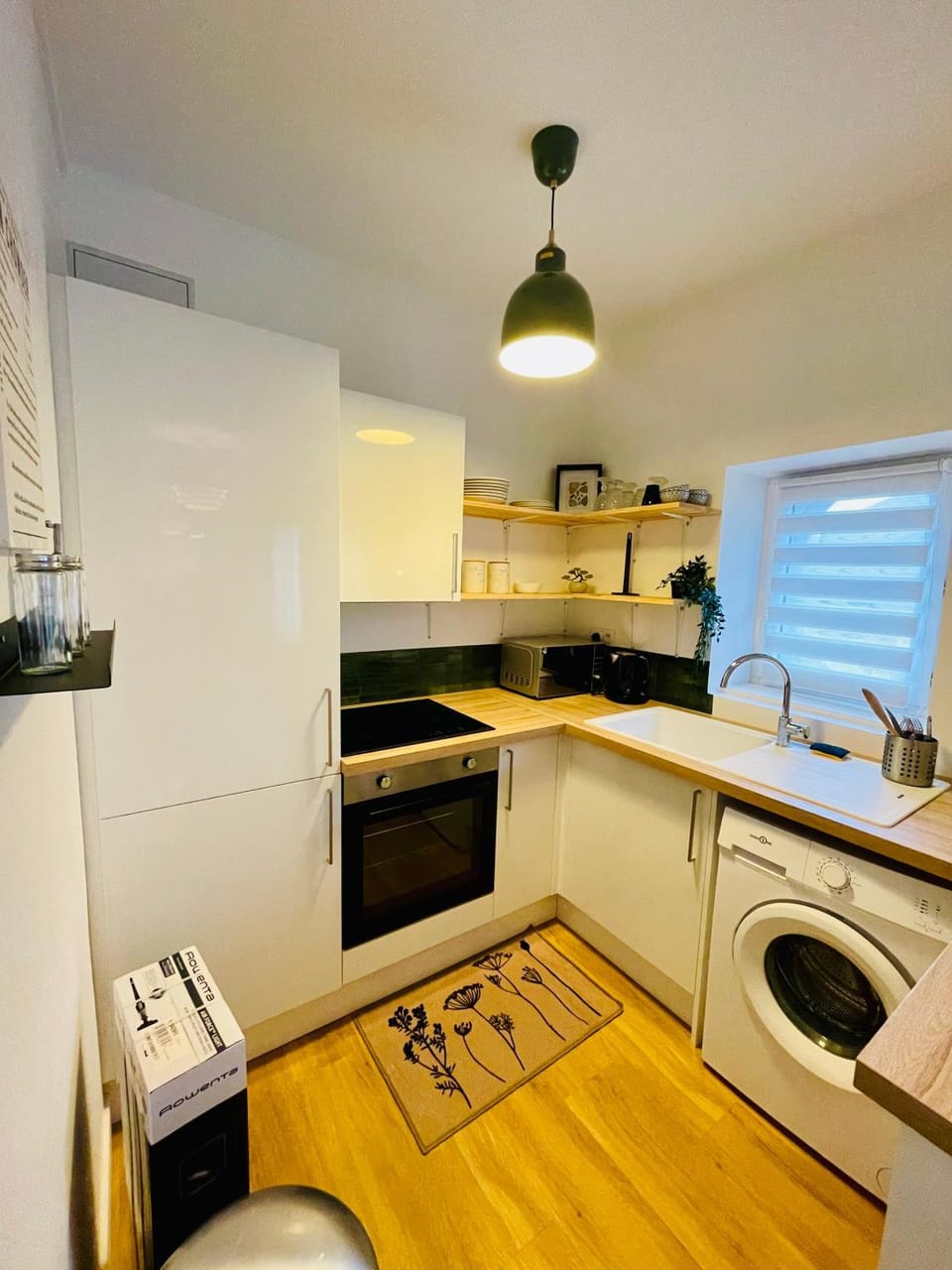 Kitchen or kitchenette, oven, stove, washing machine