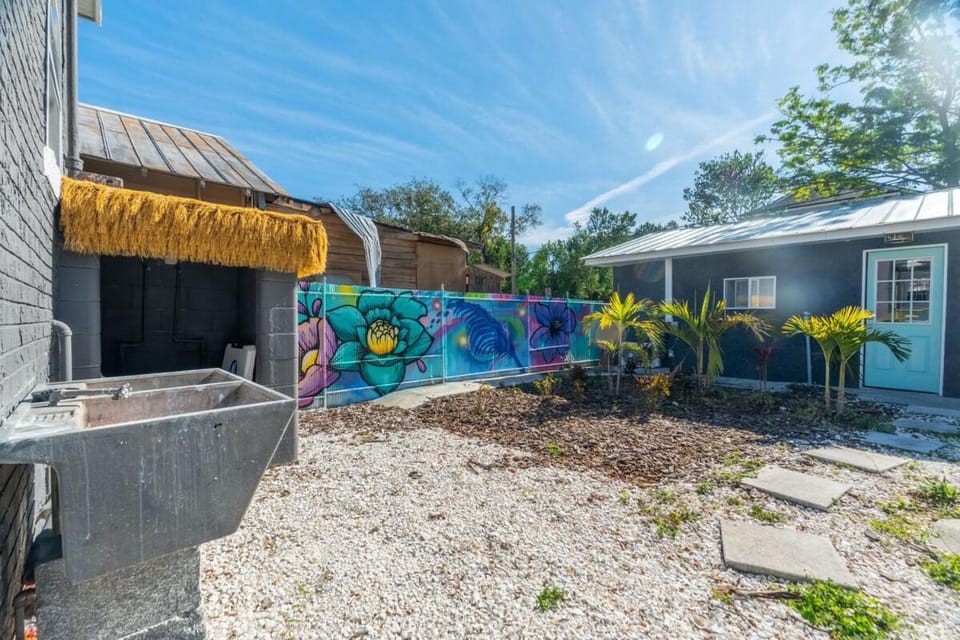 Spacious Bungalow, Modern, Cozy Comfort House in Tampa