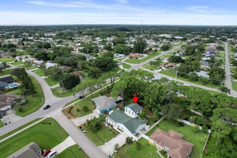Chic 4BR Home Hot Tub Game Room House in Port Saint Lucie