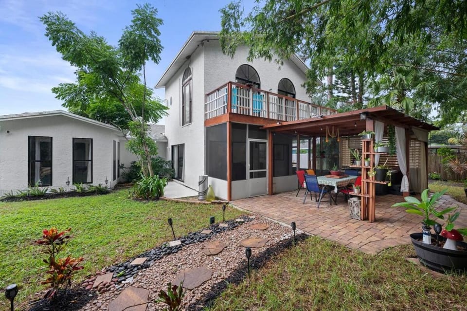 Chic 4BR Home Hot Tub Game Room House in Port Saint Lucie