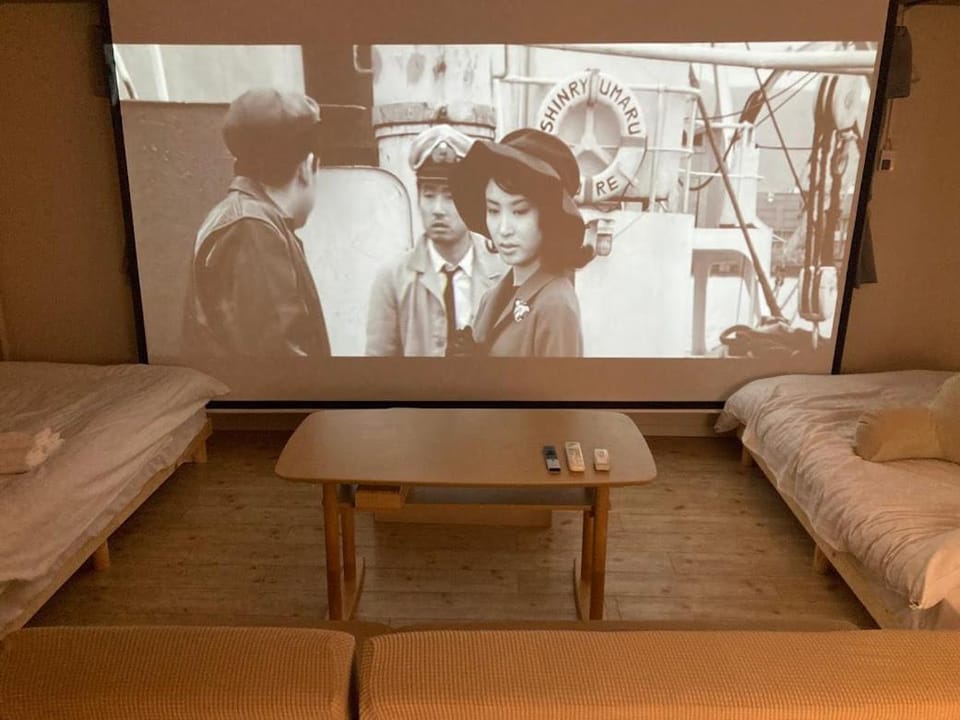 TV and multimedia, Photo of the whole room, Seating area