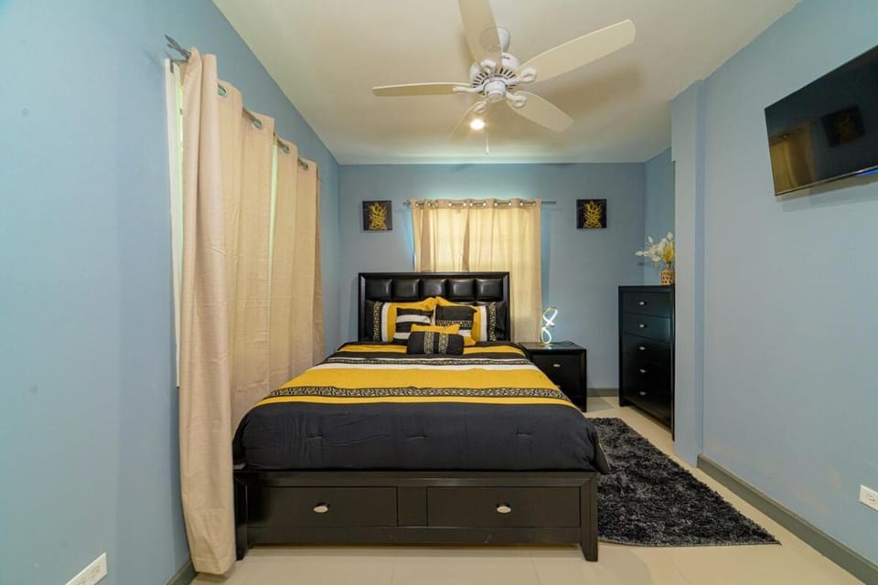 The Black Pineapple - Mercys Place Apartment in Saint Mary, Antigua and Barbuda