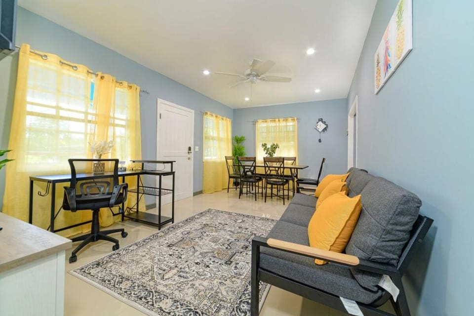 The Black Pineapple - Mercys Place Apartment in Saint Mary, Antigua and Barbuda