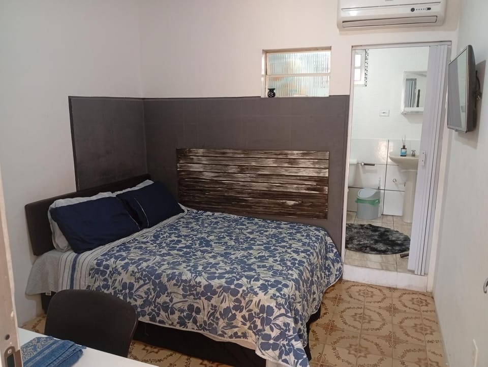 TV and multimedia, Photo of the whole room, air conditioner