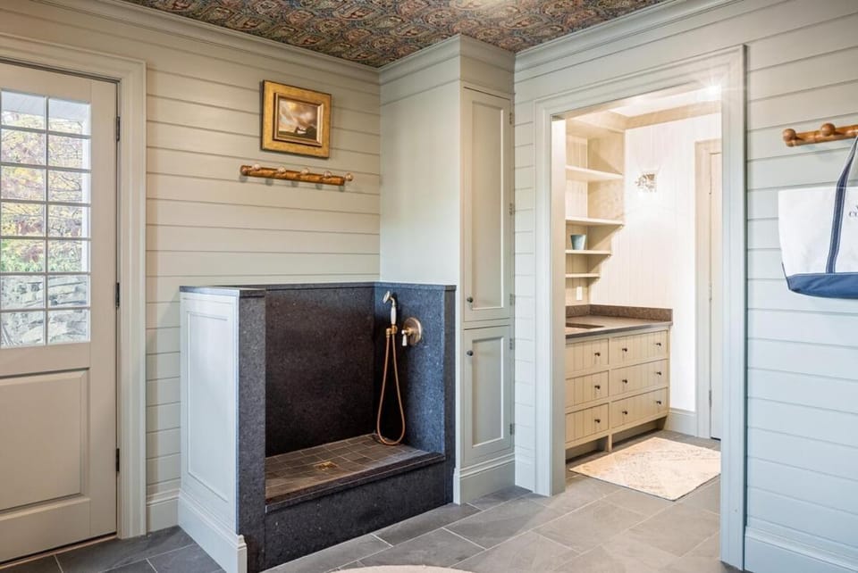 White Cottage Villa in Chester