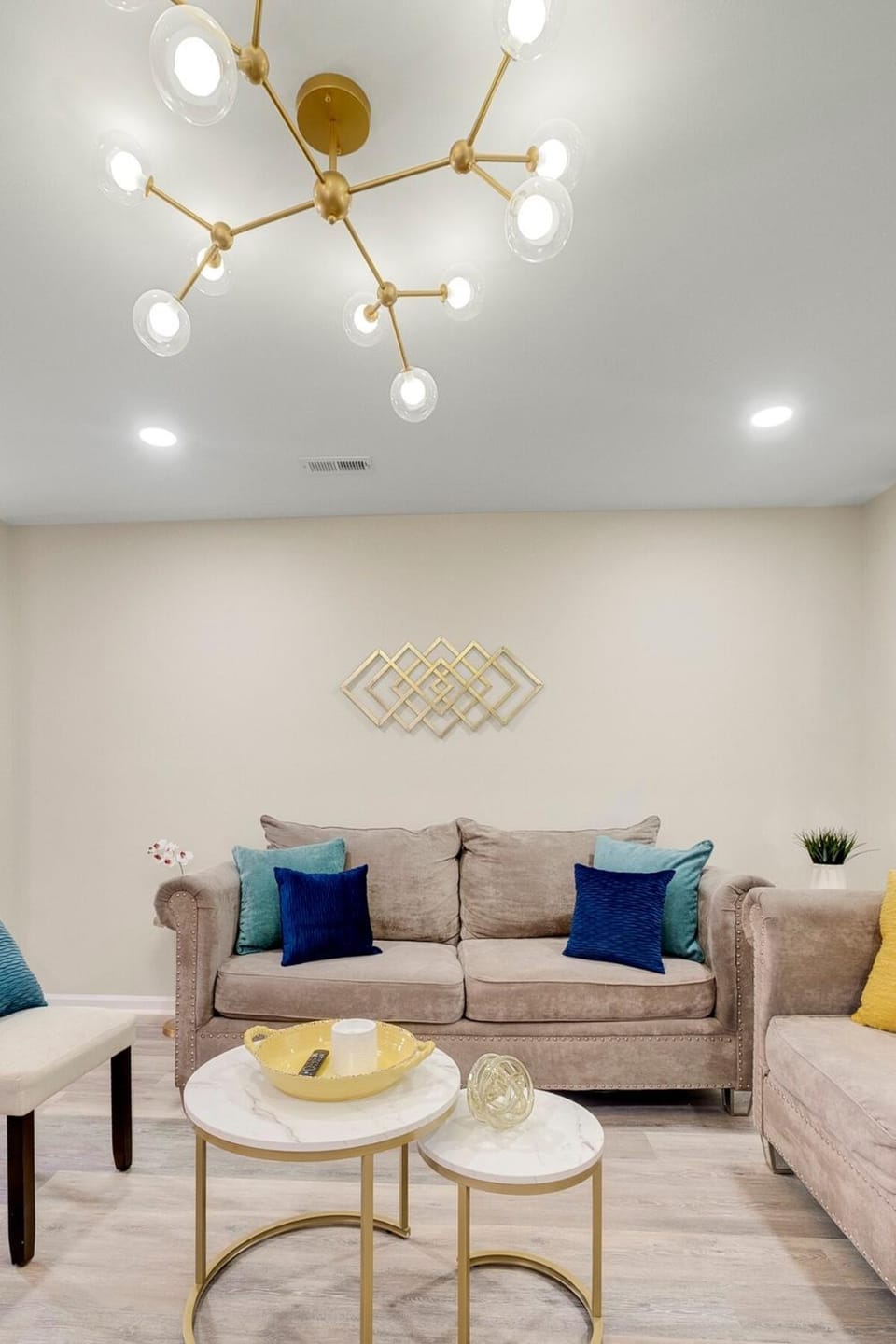 Chic home with king bed in Raleigh House in Raleigh