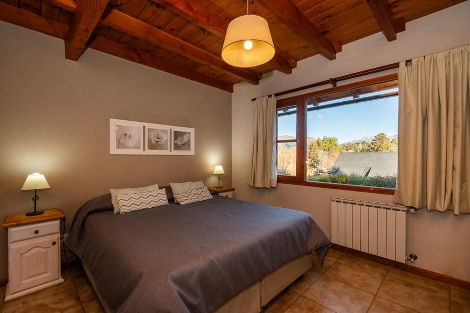 Bed, Natural landscape, Photo of the whole room, Bedroom