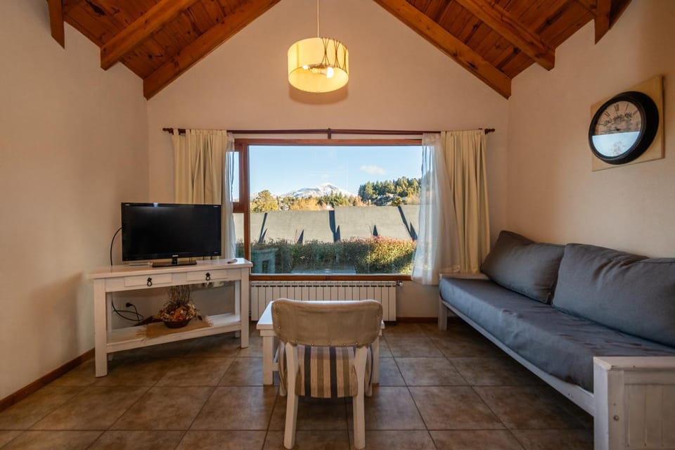 Communal lounge/ TV room, View (from property/room)