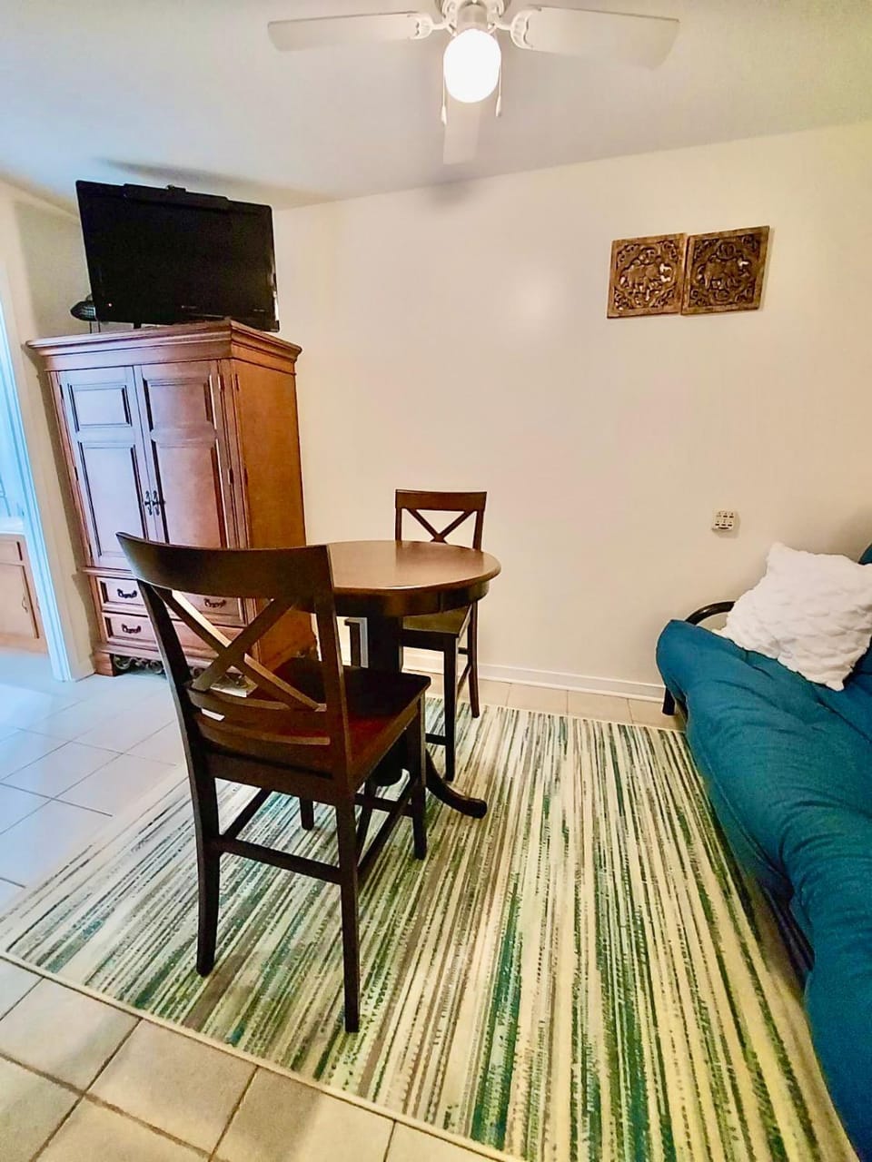 TV and multimedia, Seating area, Dining area