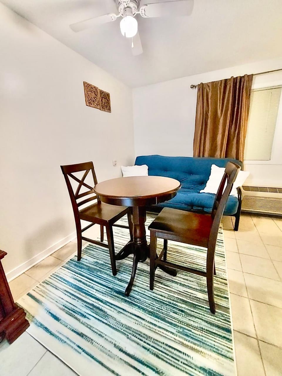 Seating area, Dining area