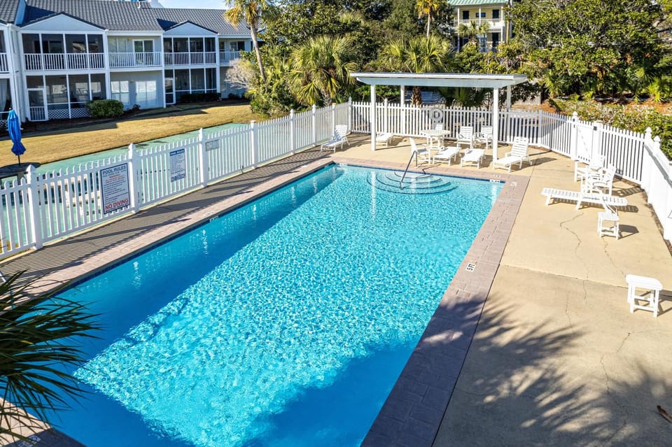 Little Wing JUST Renovated 3 BR 3 BA 3 Bikes Pool Sleeps 6 House in South Walton County