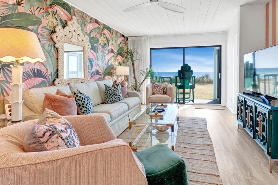 Gulf Front, Seagrove Beach, Sleeps 6, 1st floor, private beach access!! House in South Walton County