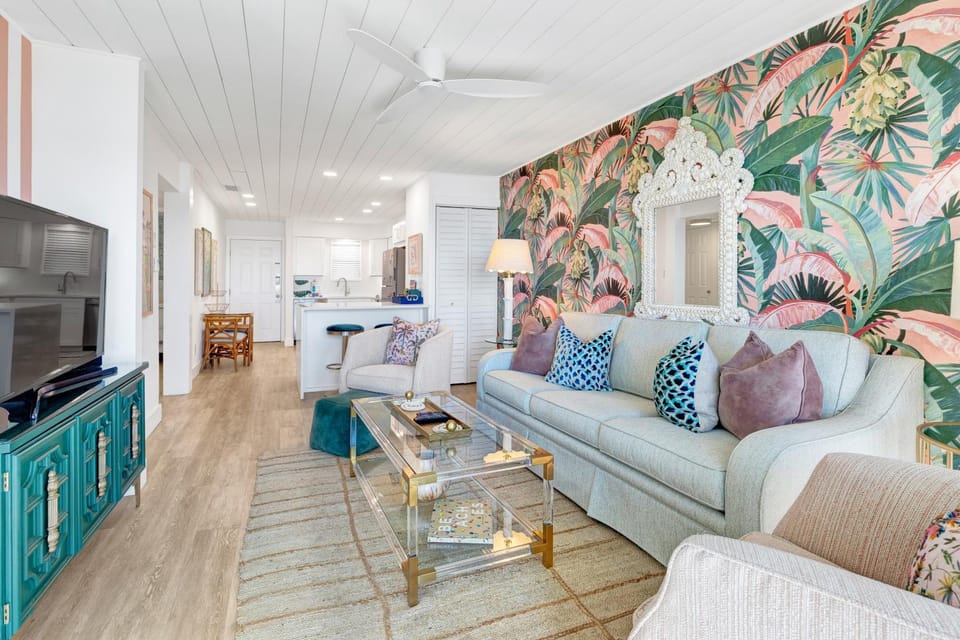 Gulf Front, Seagrove Beach, Sleeps 6, 1st floor, private beach access!! House in South Walton County