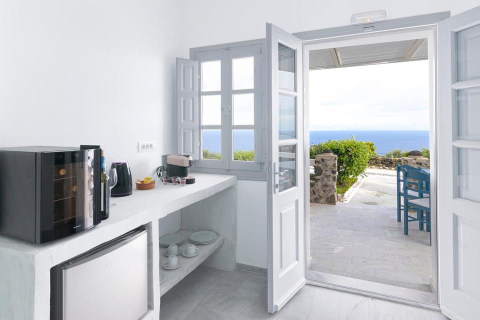 Natural landscape, Coffee/tea facilities, View (from property/room), Balcony/Terrace, Sea view
