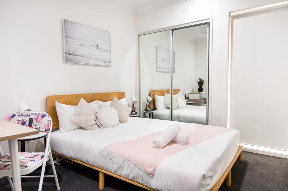Bed, Photo of the whole room, Bedroom, towels