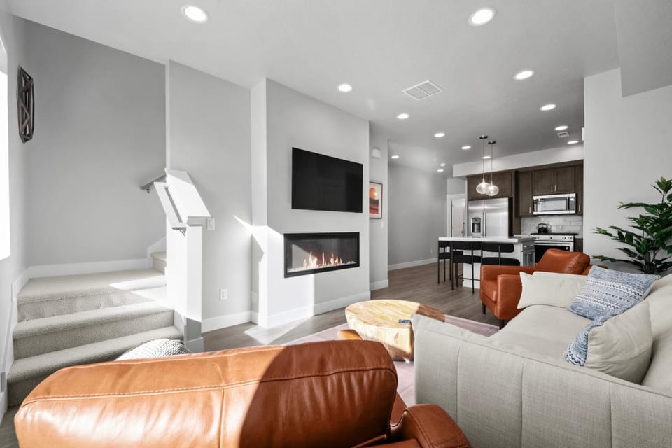 Park City Luxury 3 Bed - 3 Bath Townhome with Sauna, 10 min to Skiing House in Snyderville