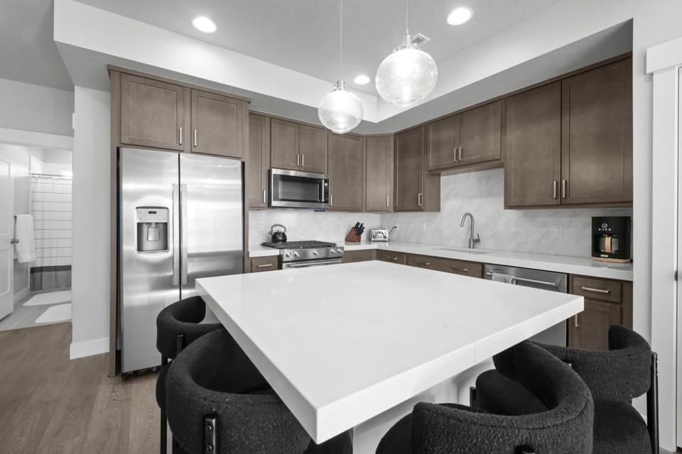 Park City Luxury 3 Bed - 3 Bath Townhome with Sauna, 10 min to Skiing House in Snyderville