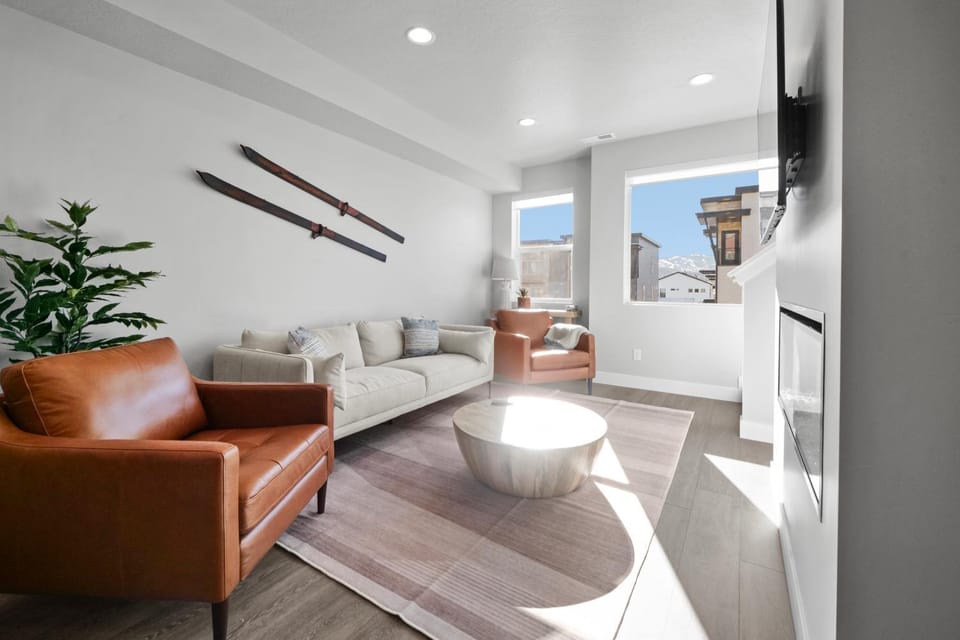 Park City Luxury 3 Bed - 3 Bath Townhome with Sauna, 10 min to Skiing House in Snyderville
