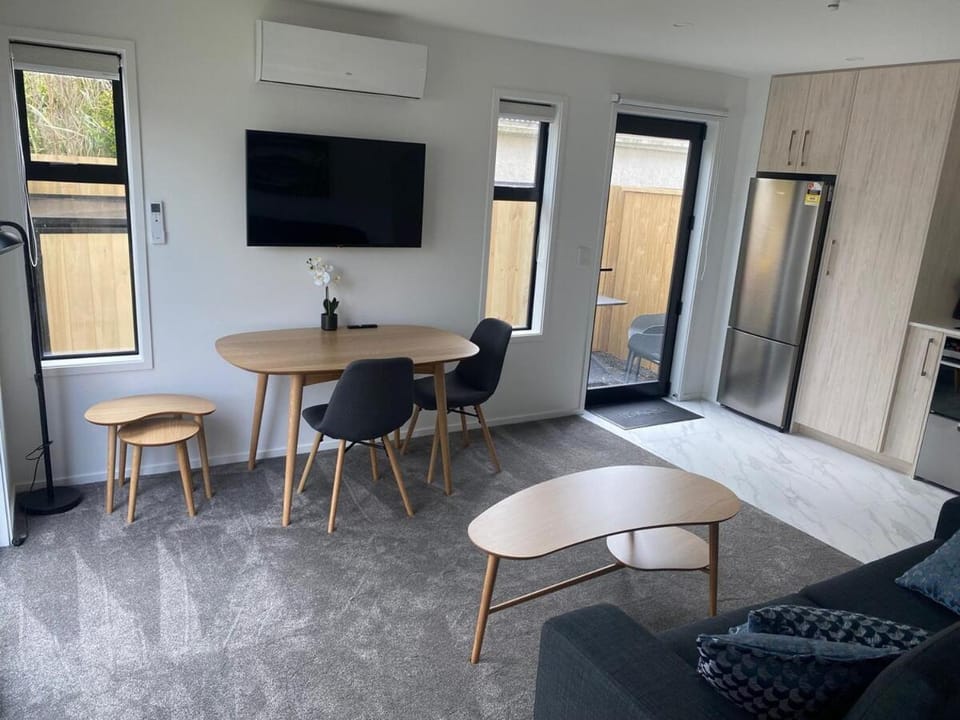 Communal lounge/ TV room, TV and multimedia, Dining area