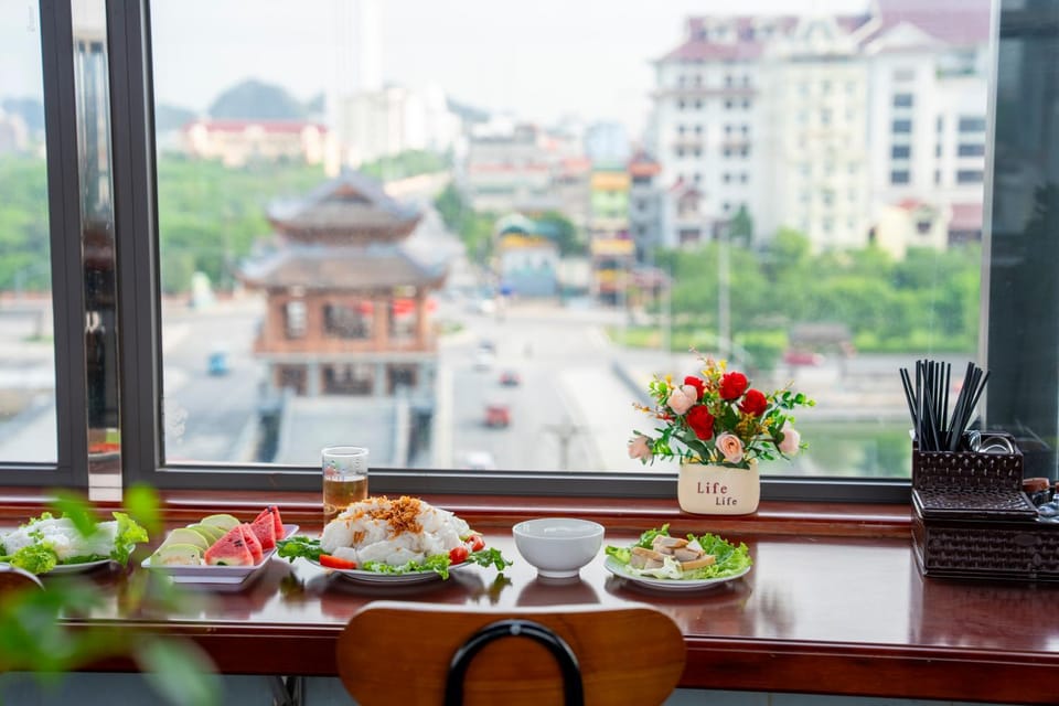 Restaurant/places to eat, Dining area, Breakfast