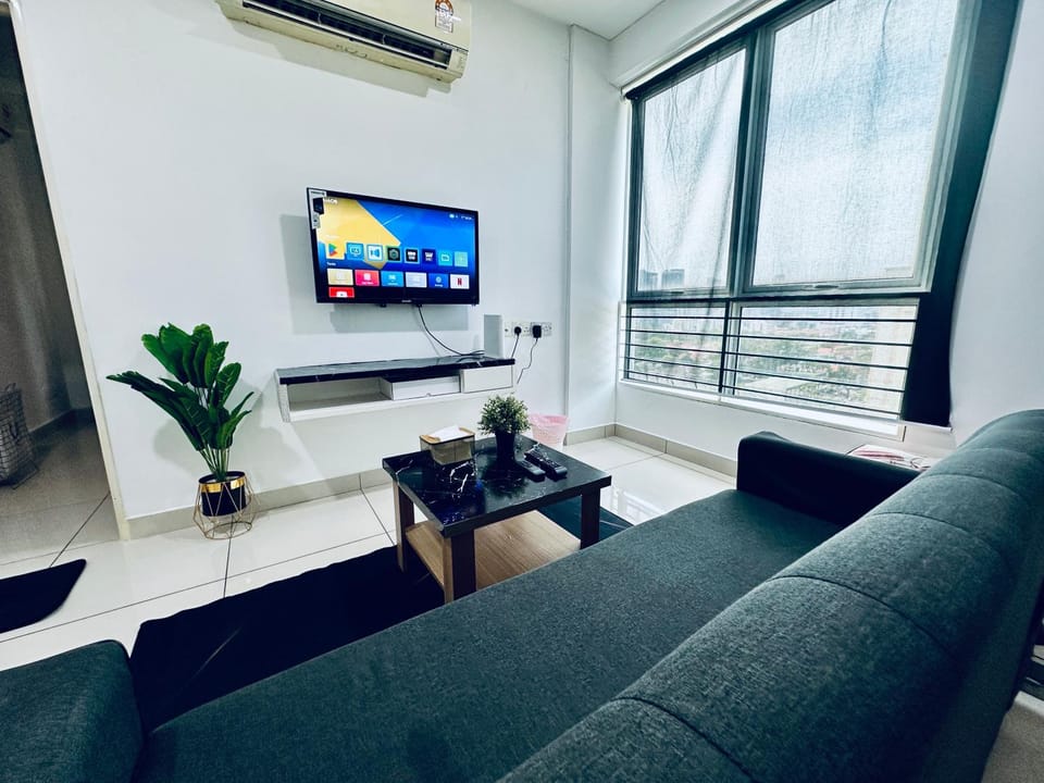 Communal lounge/ TV room, TV and multimedia, Living room, Seating area, Evening entertainment, air conditioner