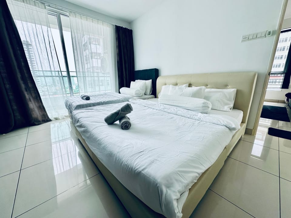 Bed, Photo of the whole room, Bedroom, towels
