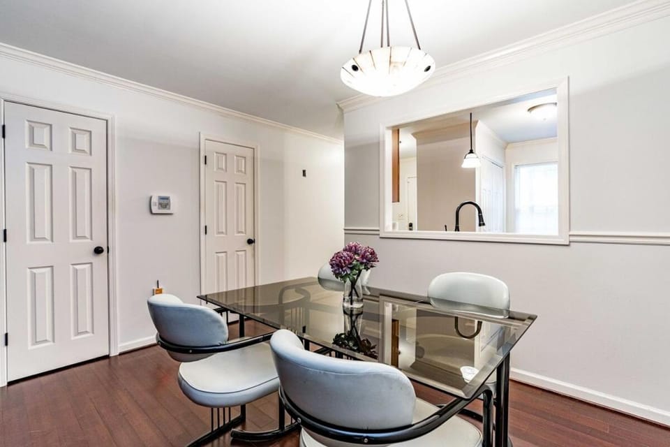 Medical worker special - wakemed 5min drive unit House in Raleigh