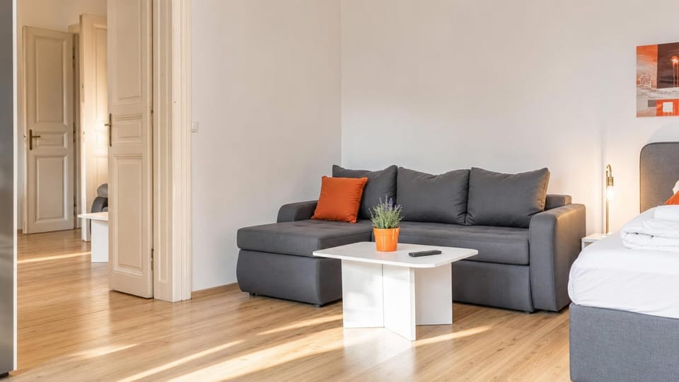 Bed, Seating area, Bedroom