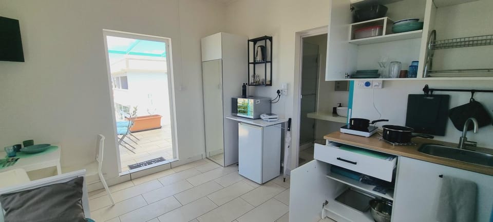 TV and multimedia, Kitchen or kitchenette, stove, toaster