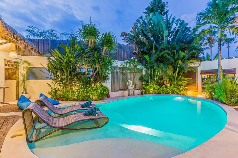 Garden view, Pool view, Swimming pool, sunbed