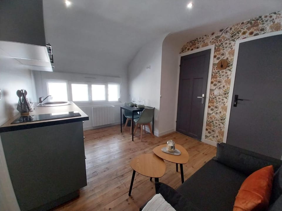 Au 26 Calais T1 Apartment in Calais