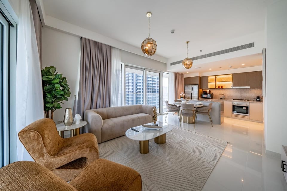 Kitchen or kitchenette, Living room, Seating area, Dining area