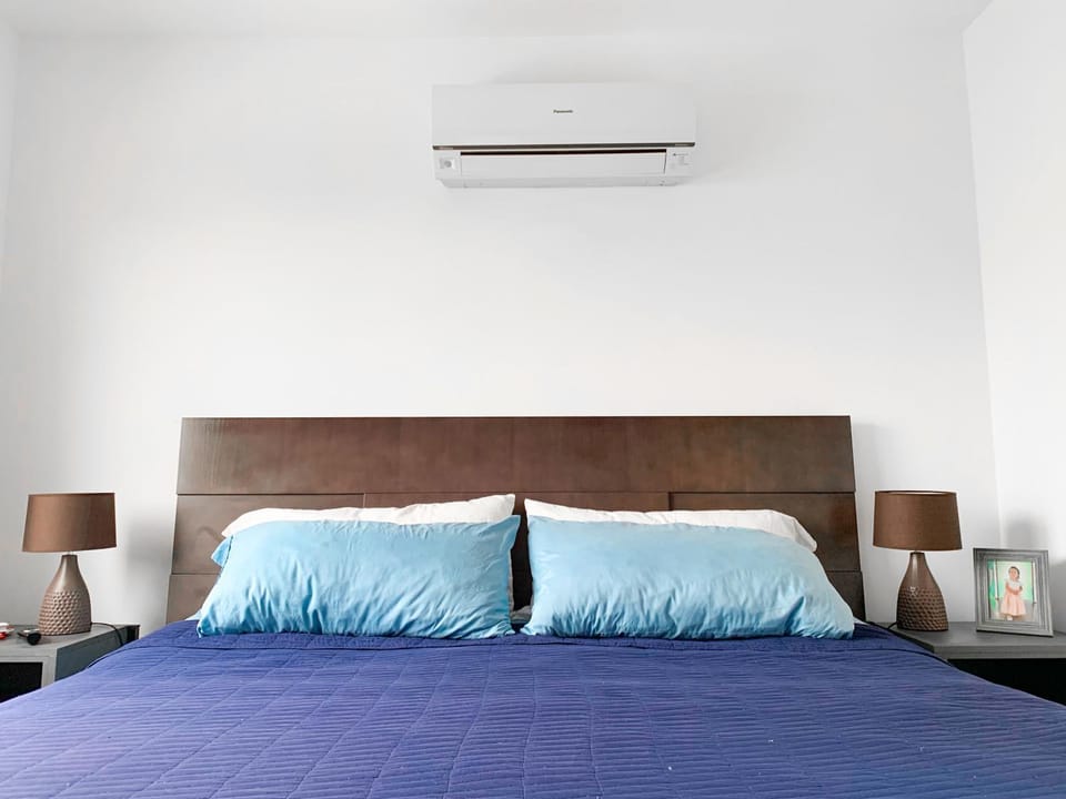 Bed, Photo of the whole room, Bedroom, internet, air conditioner