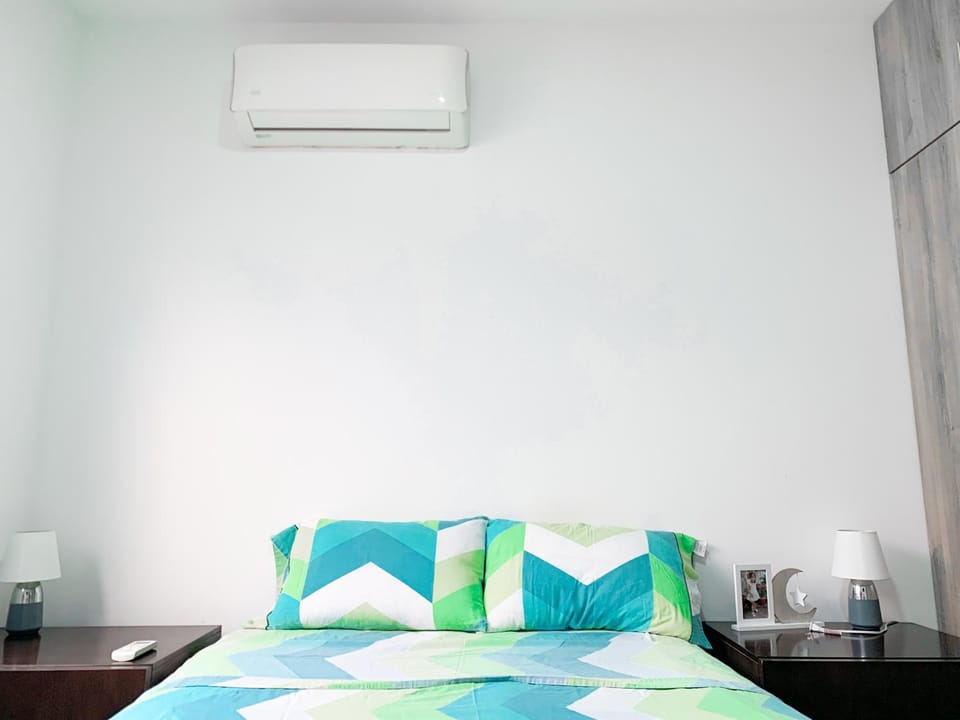 Bed, Photo of the whole room, Bedroom, air conditioner